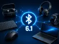 Il simbolo Bluetooth 6.1 collega cuffie, smartwatch, laptop, tastiera e mouse, mostrando il significato della connettività wireless.