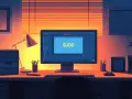 Scrivania illuminata da una lampada, con un monitor che mostra "SUDO", simbolo di accesso ai permessi di root.
