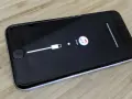 iPhone in modalità DFU, pronto per il ripristino tramite iTunes.