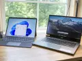 Due laptop affiancati: uno con Windows 11, l'altro con **Chrome OS** e sfondo montuoso.