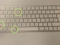 Tasti per uscire da schermo intero: Control, Option, Command.