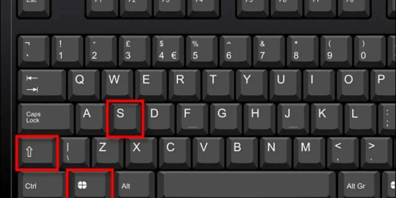 Tasti evidenziati: freccia su, S, tasto Windows. Utili per scorciatoie, come il tasto stamp.