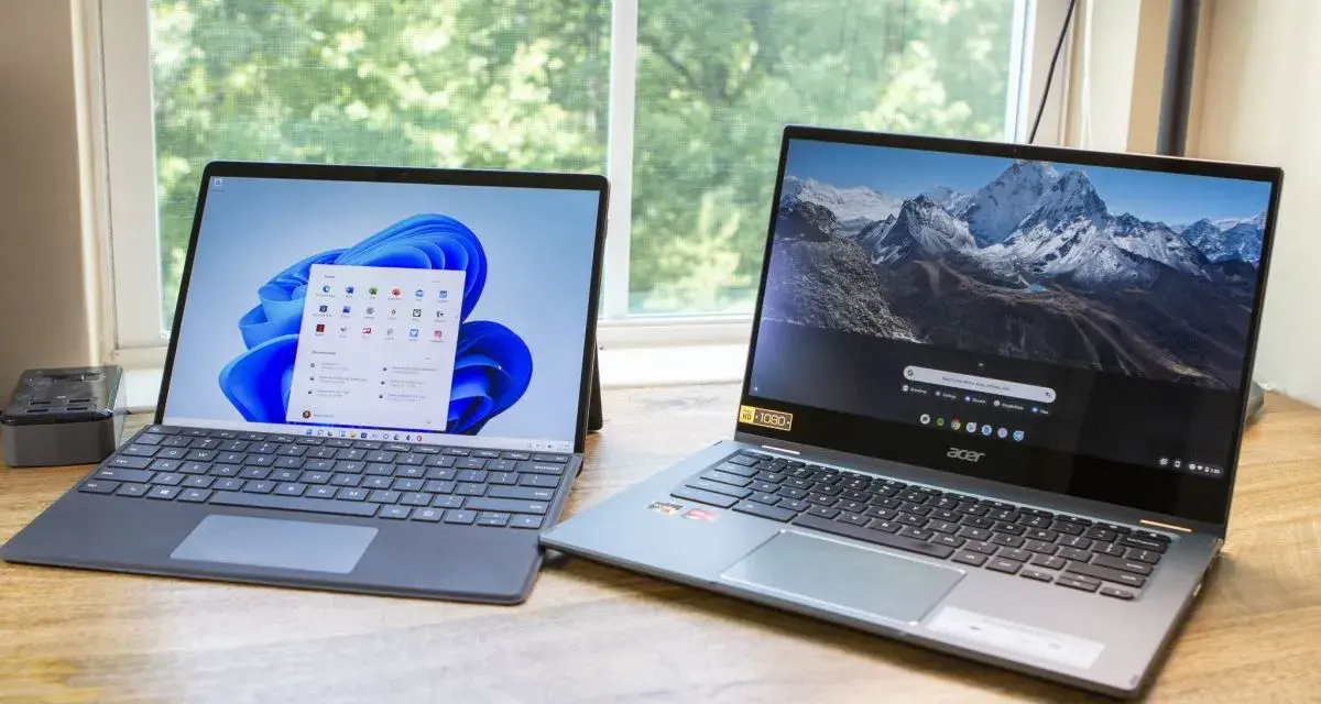 Due laptop affiancati: uno con Windows 11, l'altro con **Chrome OS** e sfondo montuoso.