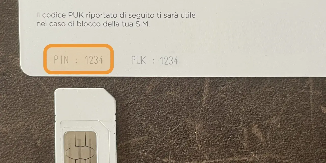 Scheda SIM e istruzioni per sbloccare una SIM senza PUK. Il codice PUK è essenziale in caso di blocco.