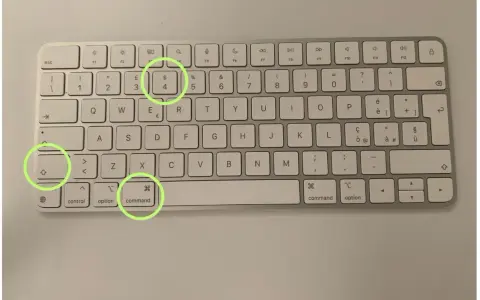 Tasti per uscire da schermo intero: Control, Option, Command.