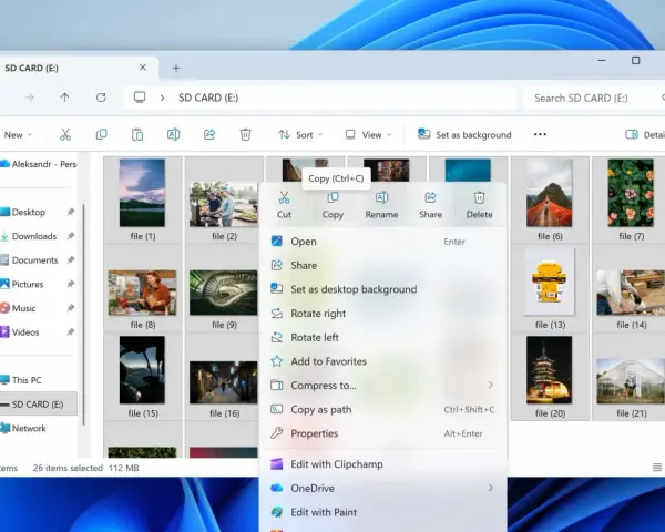 Menu contestuale su scheda SD (E:) mostra opzioni come "Copia" e "Proprietà", utili per capire come formattare una scheda SD.