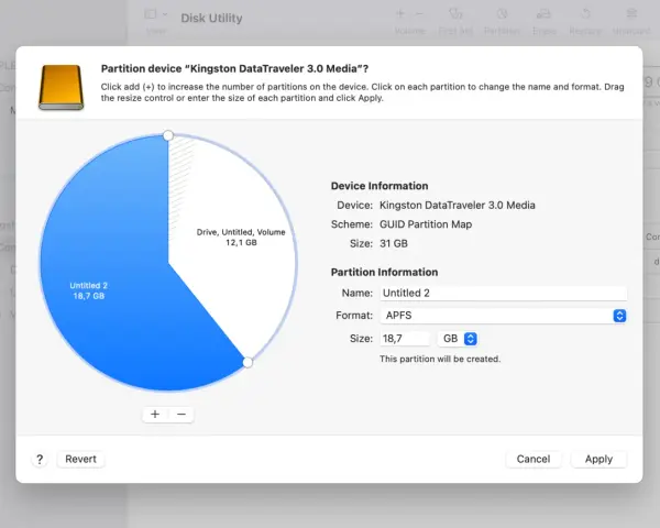 Finestra di Utilità Disco per creare partizione su un drive Kingston. Mostra un grafico a torta con due sezioni e dettagli per la nuova partizione.