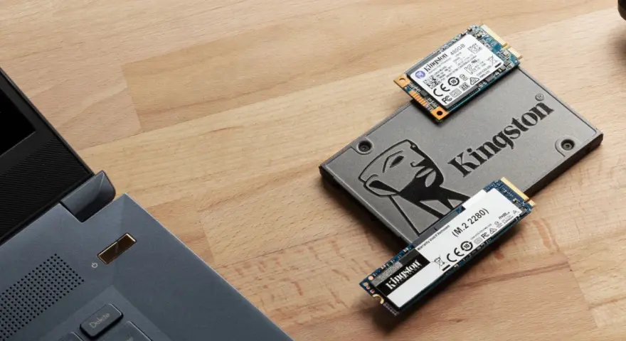 Diverse dimensioni SSD Kingston: un modello da 2.5 pollici e due M.2, pronti per potenziare il tuo PC.
