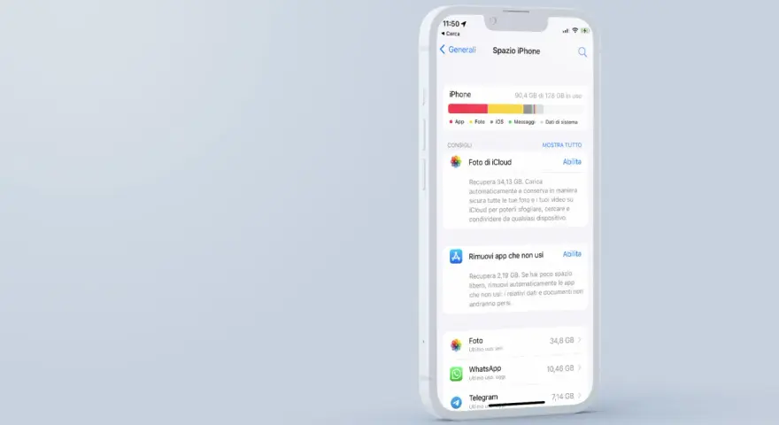 Gestione spazio iPhone: 90,4 GB usati. Suggerimenti per liberare memoria, come Foto di iCloud e rimozione app non usate.