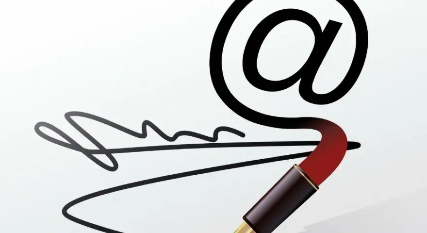 Penna stilografica disegna la chiocciola, simbolo di email. Scopri come aprire file p7m.