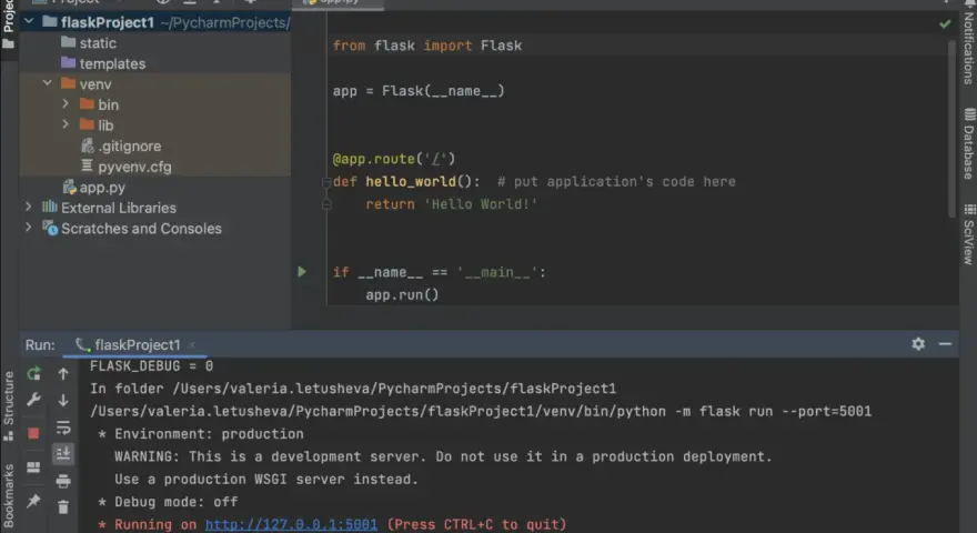 Un esempio di codice Python per un flask tutorial, con l'IDE PyCharm che mostra il file app.py e il terminale di esecuzione.