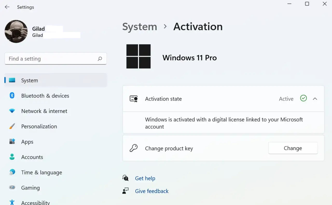 Schermata di verifica attivazione Windows 11 Pro. Stato: Attivo. Licenza digitale collegata all'account Microsoft.